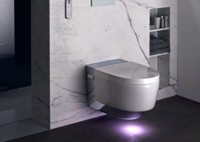 Elektronický bidet s decentním ambientním podsvícením